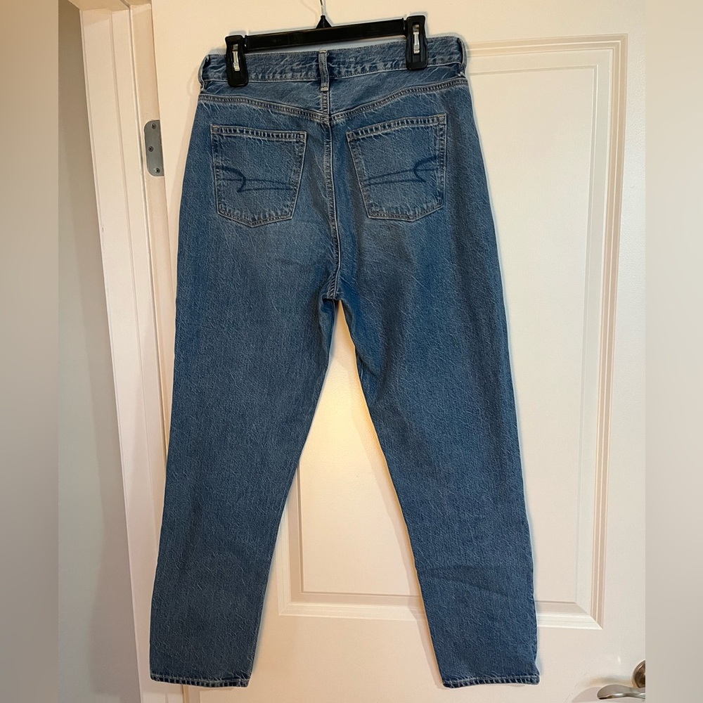 American Eagle 8 Long Mom Jeans